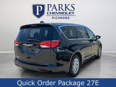 Used 2023 Chrysler Voyager LX image 8