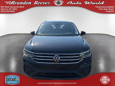 Used 2022 Volkswagen Tiguan SE AWD/4WD image 2