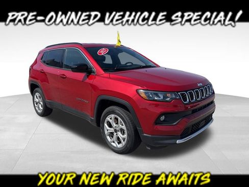 Used 2025 Jeep Compass Latitude image 1