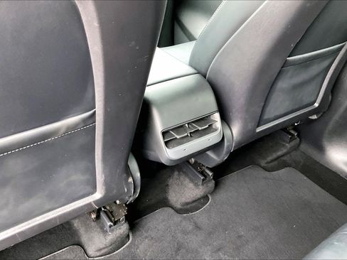 Used 2022 Tesla Model Y Performance image 10