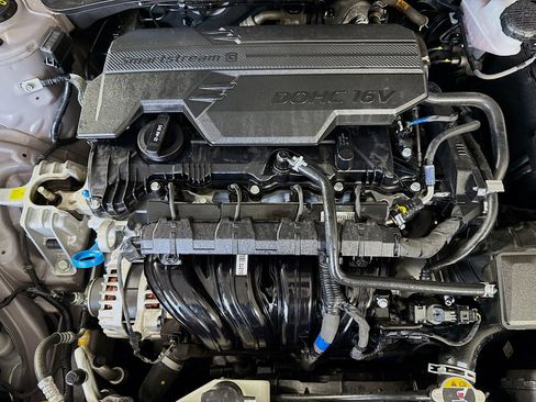 Used 2025 Hyundai Elantra SE image 38