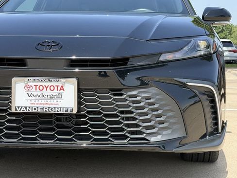 Used 2025 Toyota Camry SE w/ Convenience Package FWD image 9