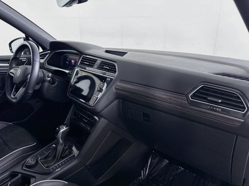 Certified 2022 Volkswagen Tiguan SEL R-Line AWD/4WD image 28
