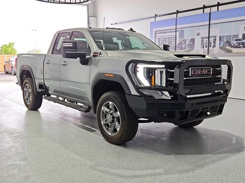 Used 2025 GMC Sierra 2500 SLE image 4