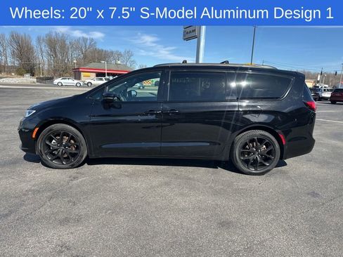 Used 2025 Chrysler Pacifica Limited image 19