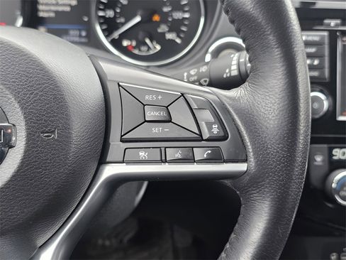 Used 2018 Nissan Rogue SV w/ Premium Package image 27