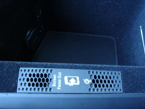 Used 2022 Porsche Taycan image 30