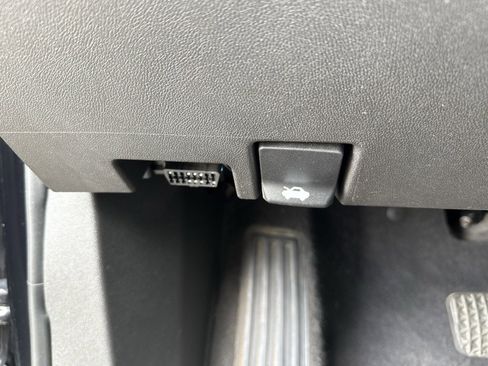 Used 2021 GMC Terrain SLT image 17