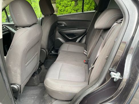 Used 2016 Chevrolet Trax LT w/ LPO, Cargo Package FWD image 17