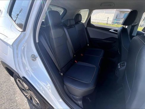 Used 2024 Volkswagen Taos SE image 21
