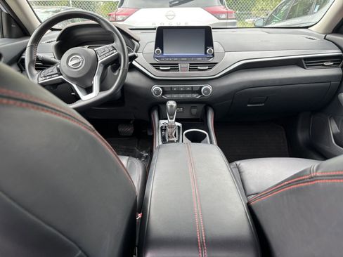 Used 2025 Nissan Altima 2.5 SR FWD image 40