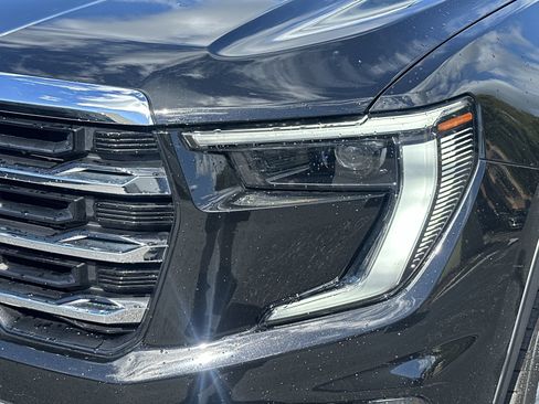Used 2026 GMC Acadia Elevation w/ Elevation Premium Package FWD image 11