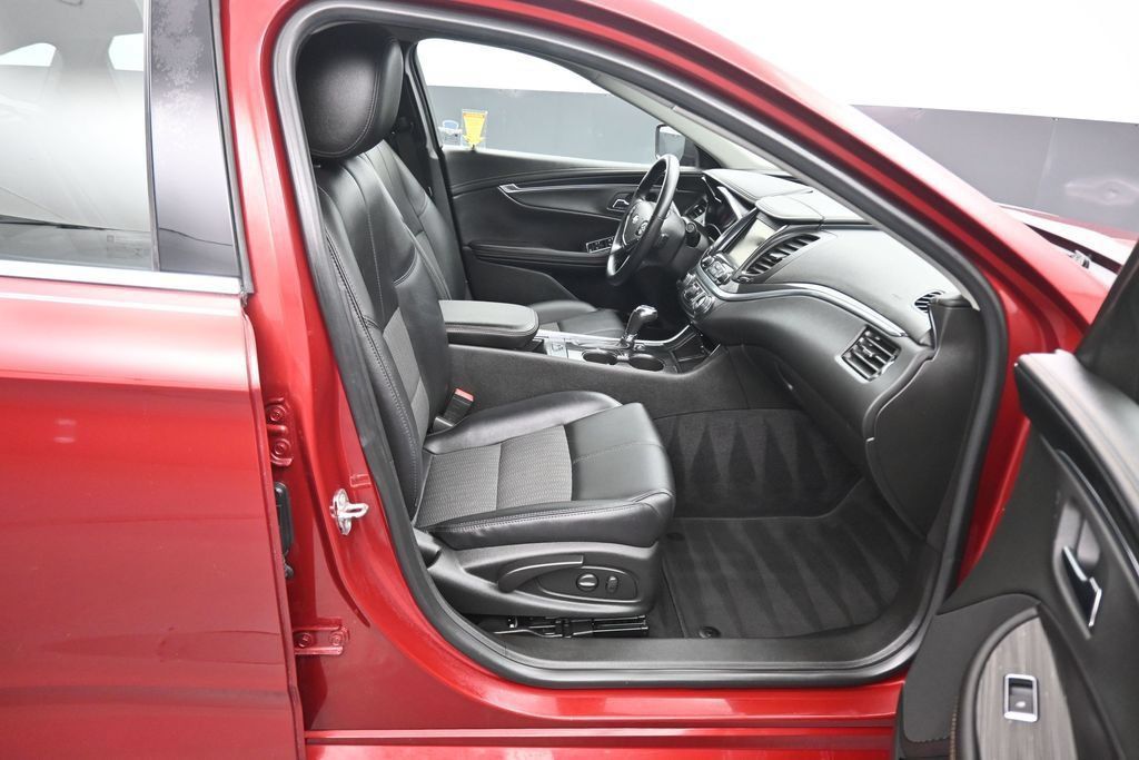 Used 2019 Chevrolet Impala LT FWD image 39