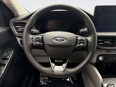 Used 2025 Ford Escape SE FWD image 12