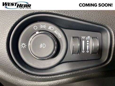 Used 2022 Jeep Renegade Latitude w/ Convenience Group AWD/4WD image 13