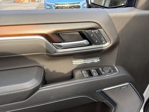 Used 2025 GMC Sierra 1500 Denali AWD/4WD image 16