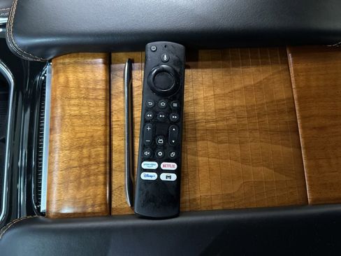 Used 2022 Jeep Grand Wagoneer Series III w/ Rear Seat Video Group 1 image 34