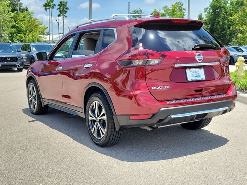 Used 2019 Nissan Rogue SV w/ Premium Package FWD image 4