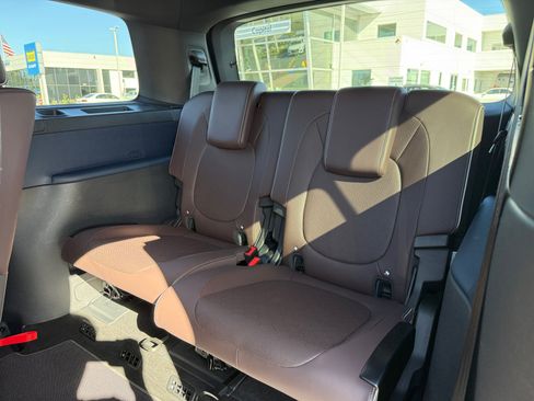 Certified 2025 Volkswagen ID. Buzz 1st Edition RWD image 21
