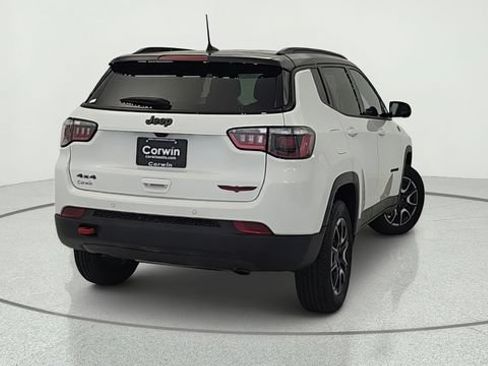 Used 2025 Jeep Compass Trailhawk AWD/4WD image 5