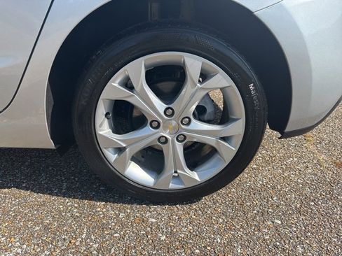 Used 2018 Chevrolet Cruze Premier w/ Enhanced Convenience Package image 9