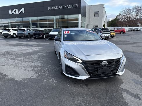 Used 2024 Nissan Altima 2.5 SV image 1