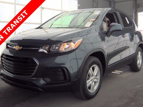 Used 2022 Chevrolet Trax LS w/ Tint and Cruise Package AWD/4WD image 1