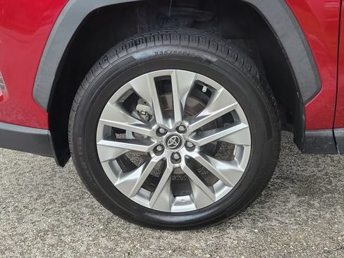 Used 2020 Toyota RAV4 Limited AWD/4WD image 5