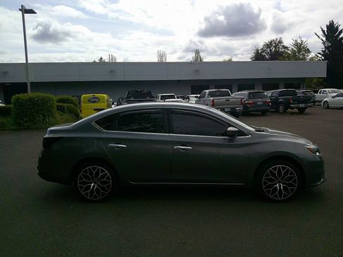 Used 2019 Nissan Sentra SV FWD image 6