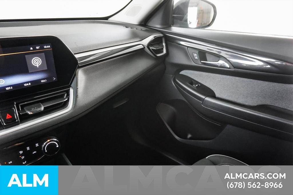 Used 2025 Chevrolet TrailBlazer LT AWD/4WD image 38