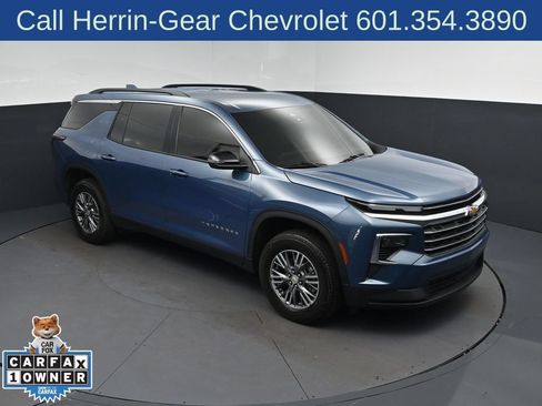 Used 2025 Chevrolet Traverse LT FWD image 36