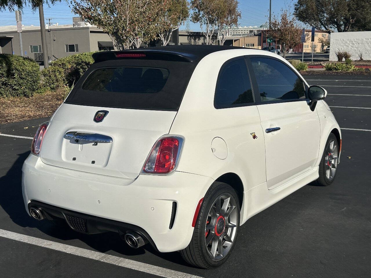 Used 2015 FIAT 500 Abarth w/ Beats Audio Package FWD image 3