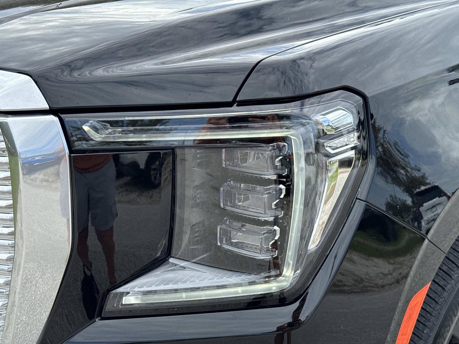 Used 2024 GMC Yukon Denali w/ Advanced Technology Package AWD/4WD image 9
