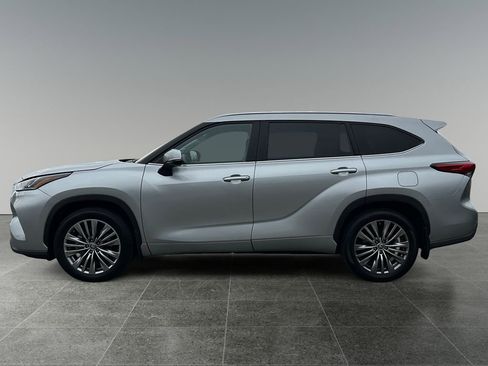 Used 2022 Toyota Highlander Platinum image 4