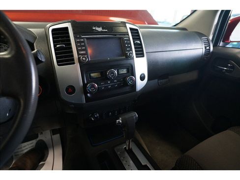 Used 2018 Nissan Frontier PRO-4X image 19