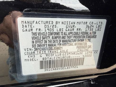 Used 2025 Nissan Versa S w/ Trunk Package image 28