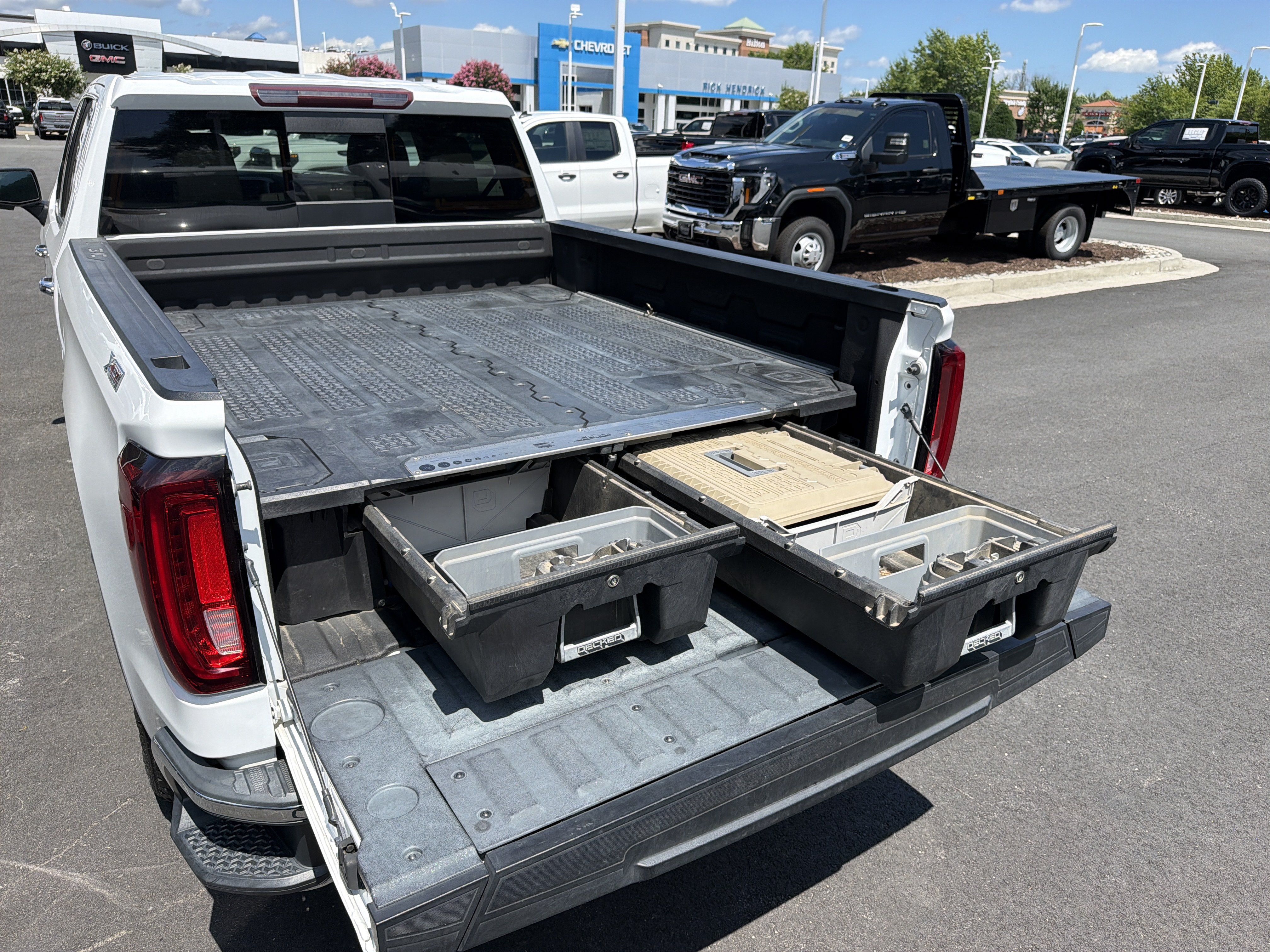 Used 2021 GMC Sierra 1500 SLT w/ SLT Premium Package AWD/4WD image 31