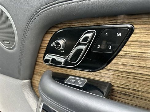 Used 2019 Land Rover Range Rover HSE image 32