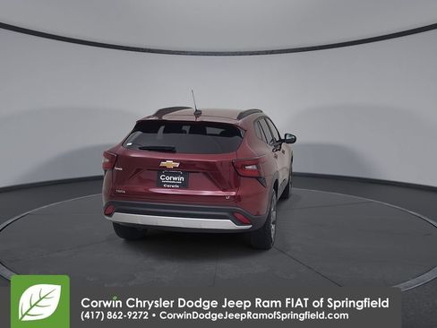 Used 2025 Chevrolet Trax LT w/ LT Convenience Package FWD image 12