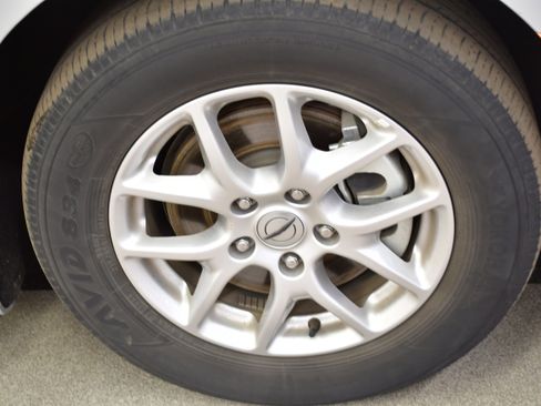 Used 2024 Chrysler Pacifica Touring-L image 37