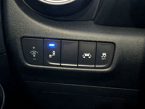 Used 2020 Hyundai Kona Limited image 18