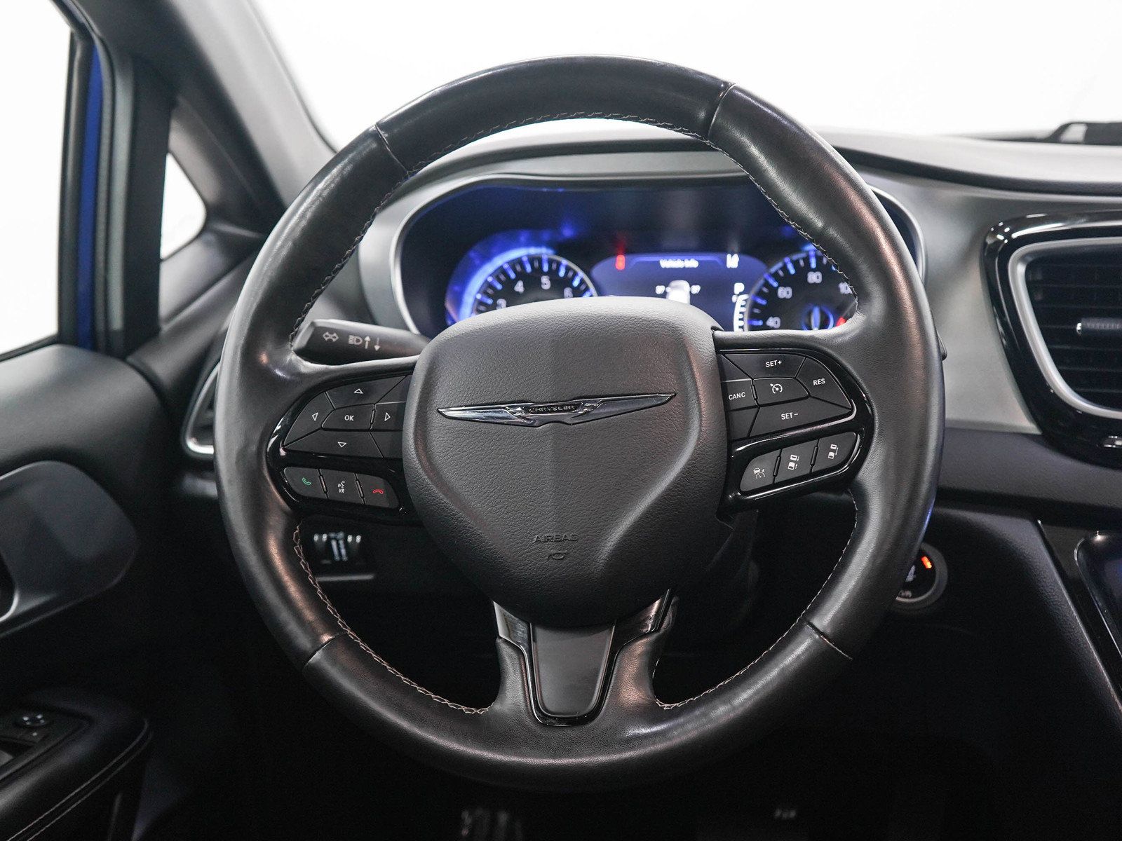 Used 2019 Chrysler Pacifica Touring-L Plus w/ Advanced Safetytec Group FWD image 19