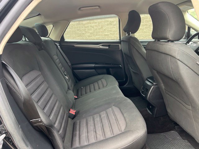 Used 2017 Ford Fusion SE FWD image 14