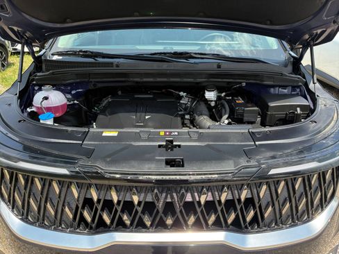 Used 2026 Kia Carnival FWD image 30