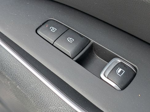 Used 2024 Kia Sorento S image 35