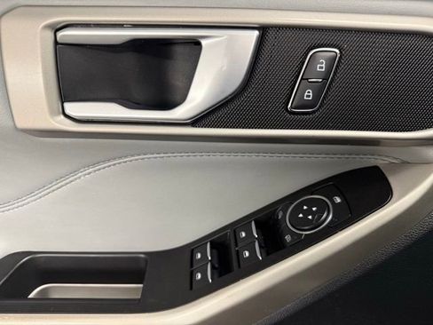 Used 2021 Ford Explorer XLT w/ Equipment Group 202A image 34