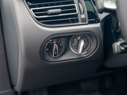 New 2026 Porsche Macan image 13