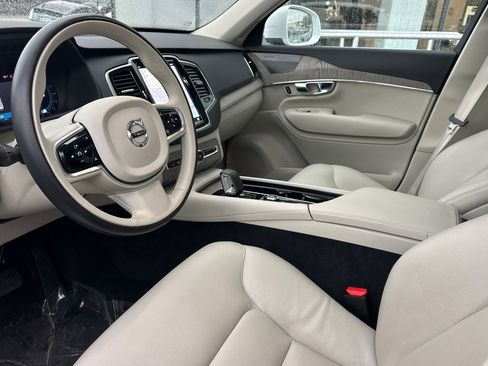 Used 2023 Volvo XC90 B6 Plus image 14