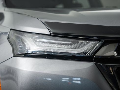 Used 2023 Chevrolet Traverse RS image 14