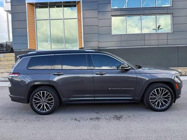 Used 2023 Jeep Grand Cherokee L Summit AWD/4WD image 2